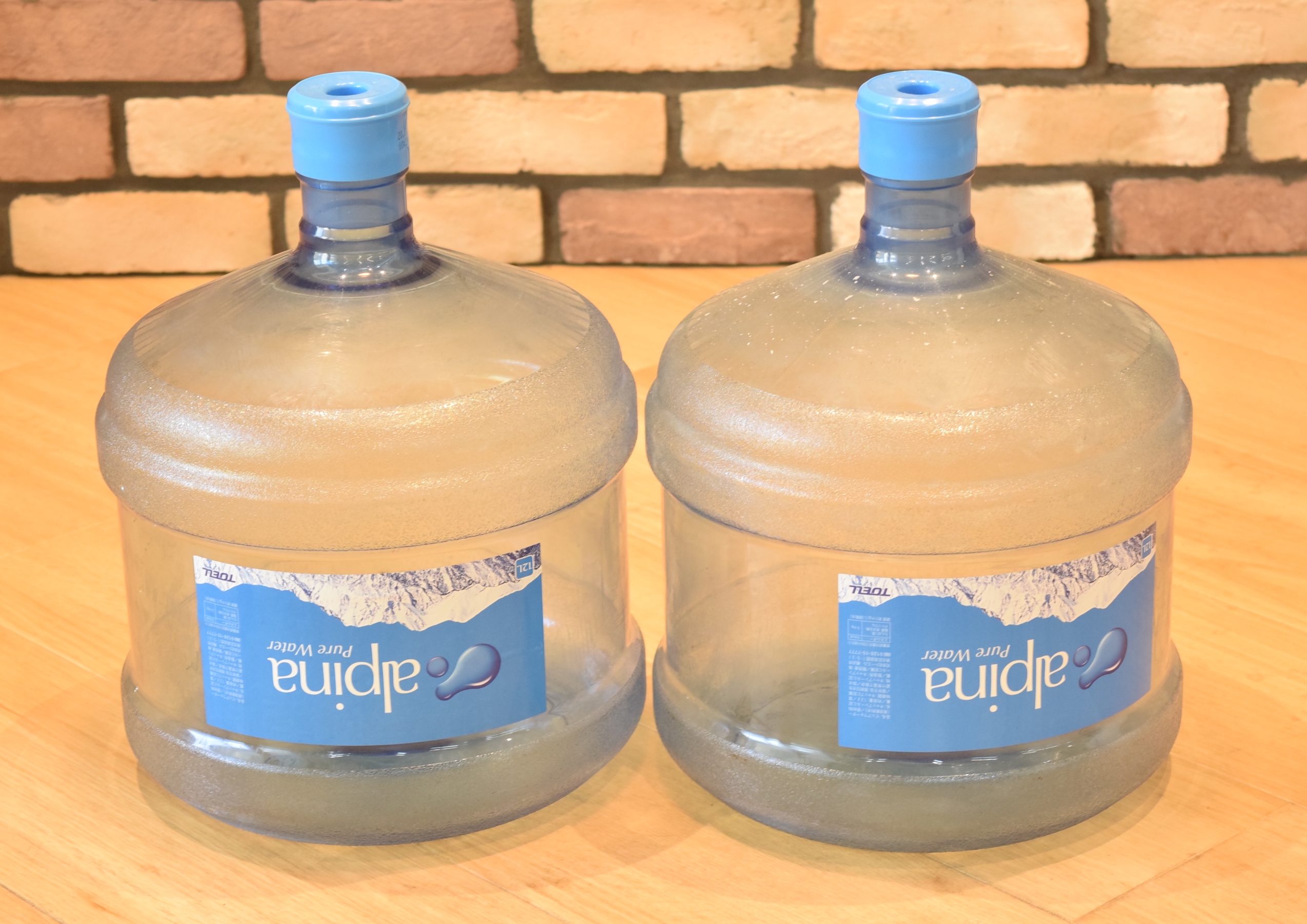 アルピナウォーターの水ボトルはリターナブルボトルなので、メーカーに返却しなければいけない